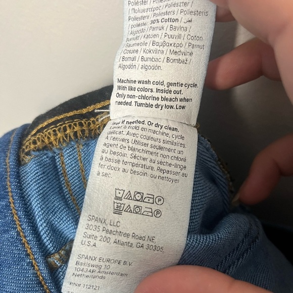 SPANXSHAPE® EVERYWEAR CROPPED WASHED BLUE WIDE LEG JEANS size large - Picture 8 of 9